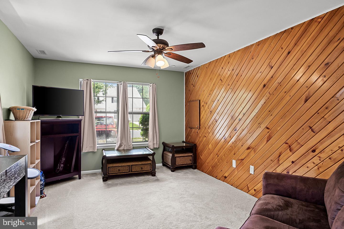 12 Hewitt Ln Property Photo 6