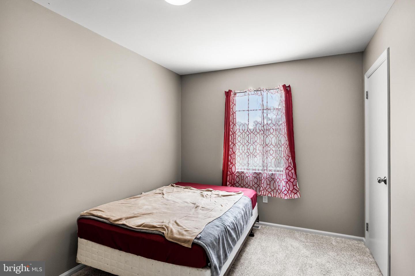 12 Hewitt Ln Property Photo 21