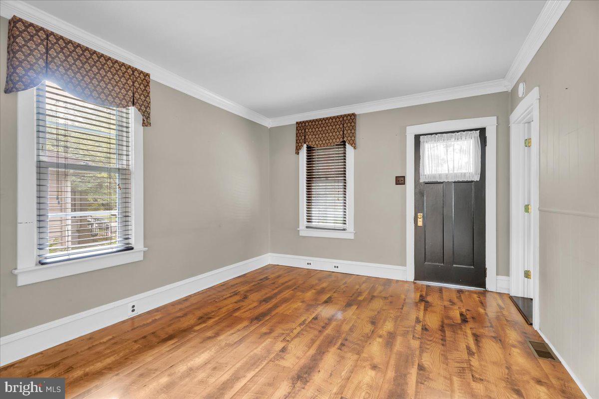 211 S Logan Property Photo 3