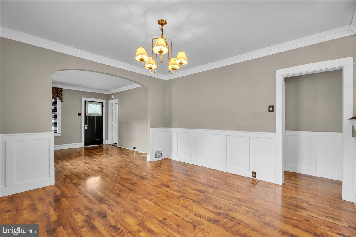 211 S Logan Property Photo 5