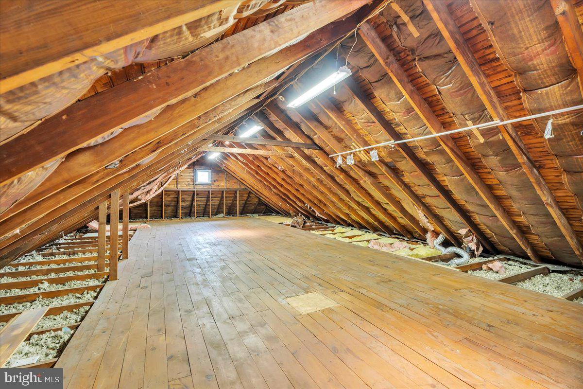211 S Logan Property Photo 18