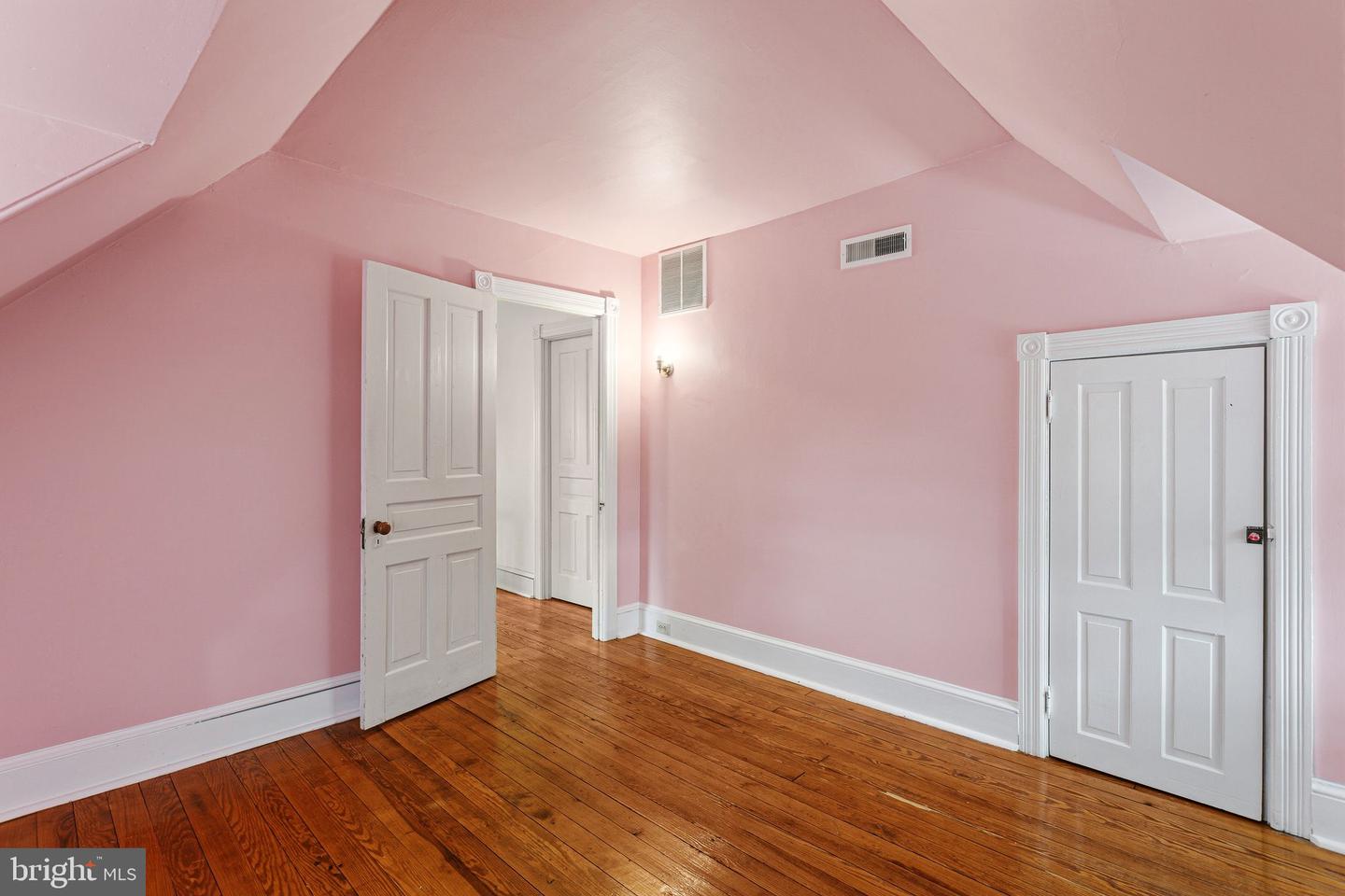20 Chestnut Property Photo 28