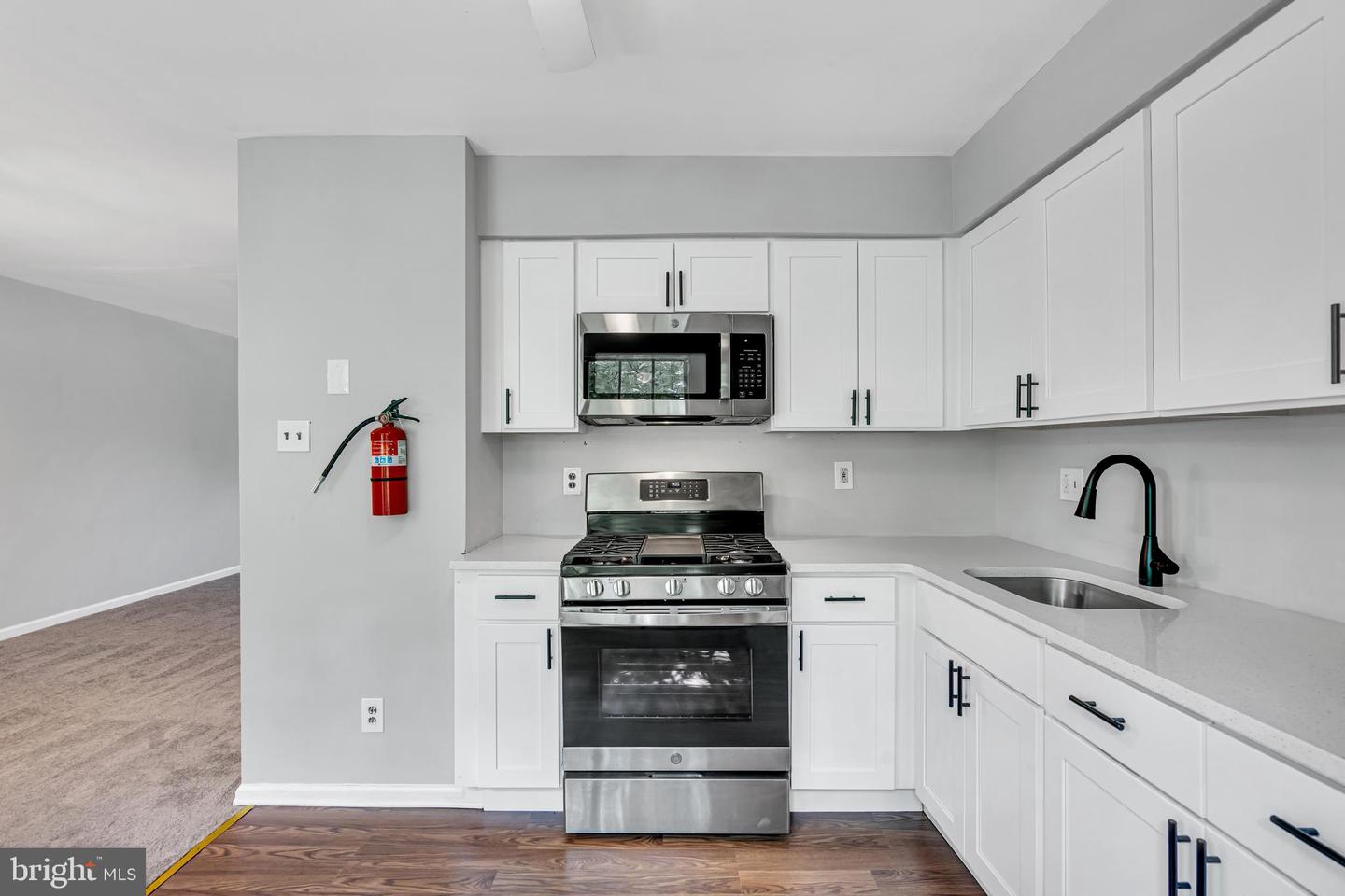 5 Harrington Ln #b Property Photo 1