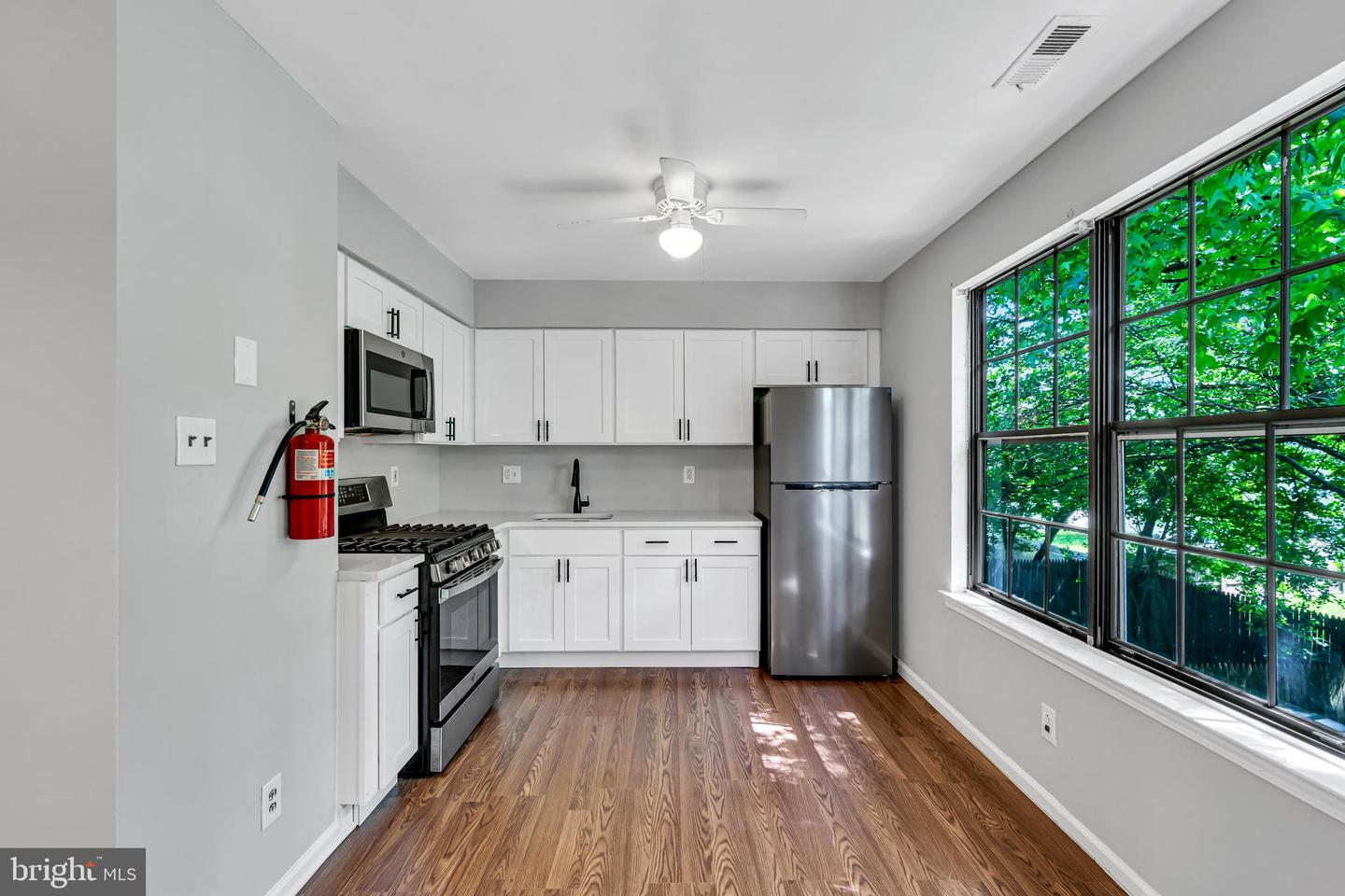 5 Harrington Ln #b Property Photo 9