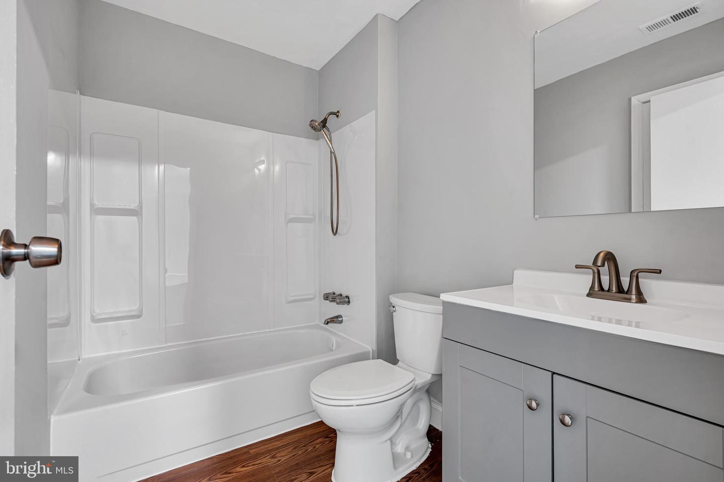 5 Harrington Ln #b Property Photo 12