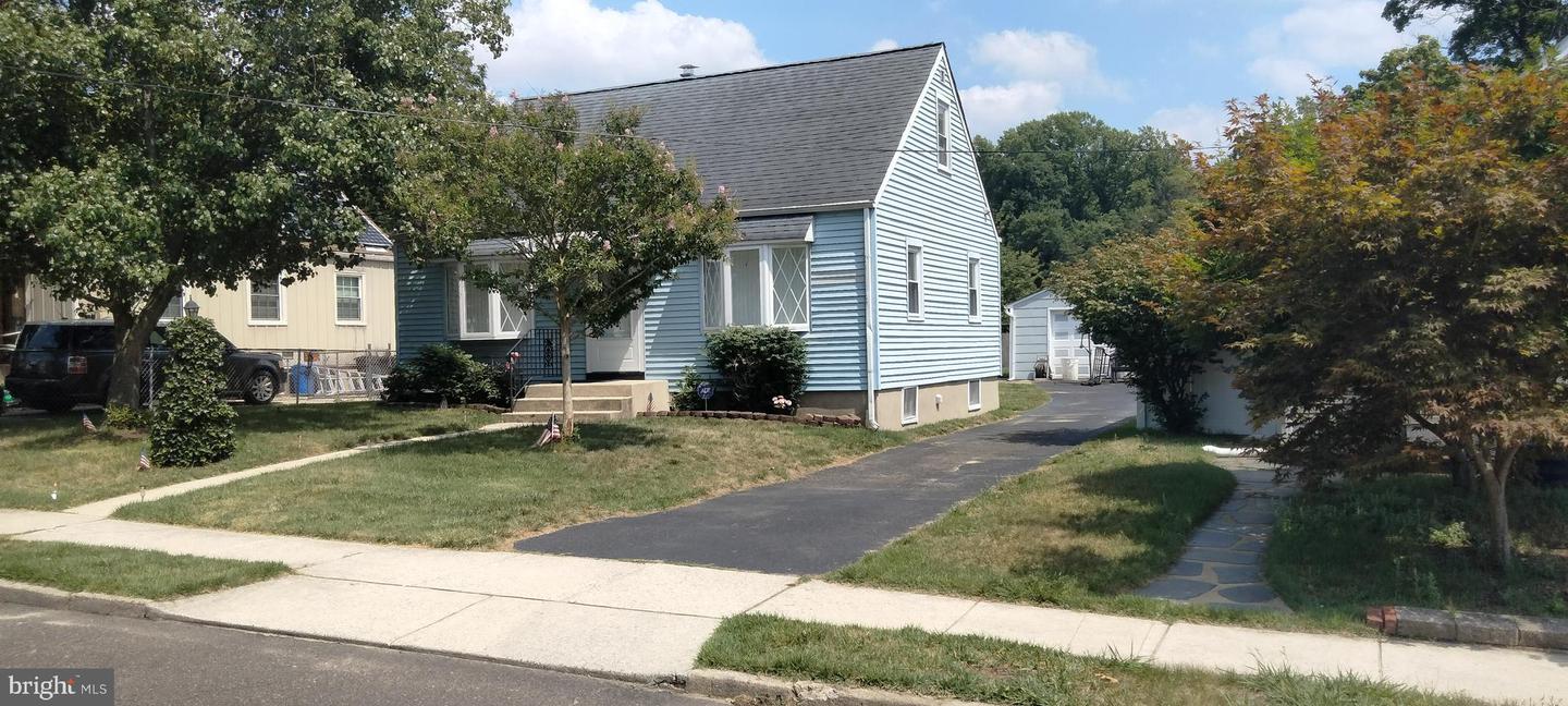 464 CENTER AVE