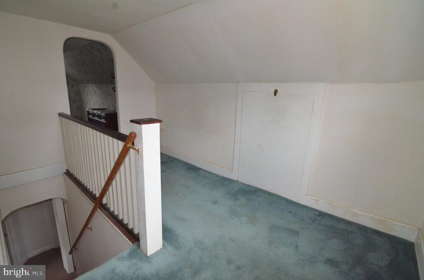 464 Center Ave Property Photo 14