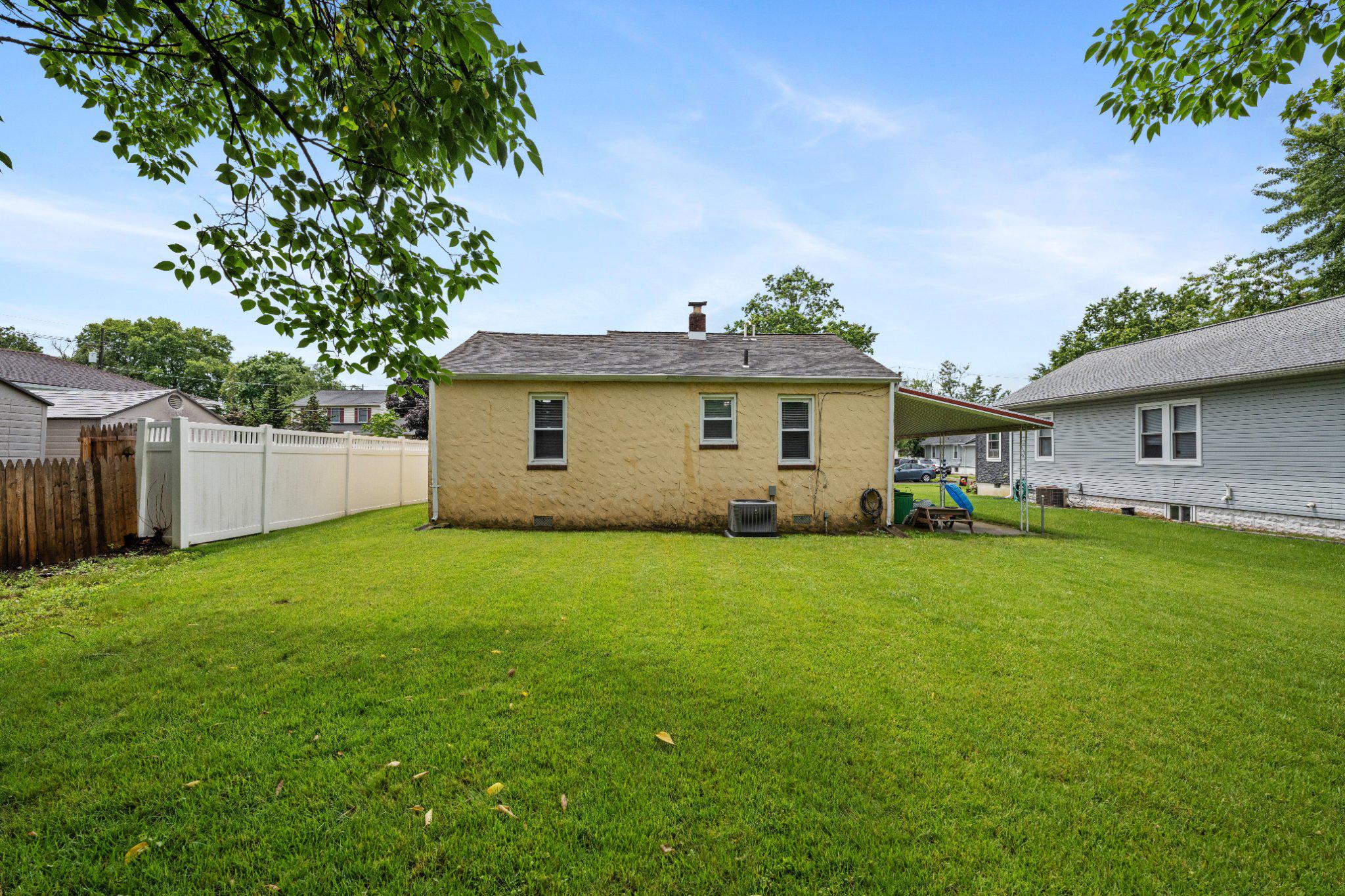 338 Liberty Ave Property Photo 3