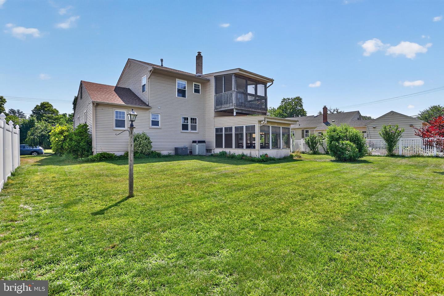 50 Ward Ave Property Photo 2