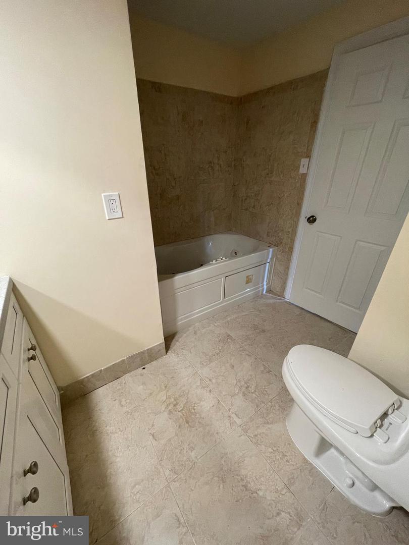 802 Salem Ct Property Photo 28