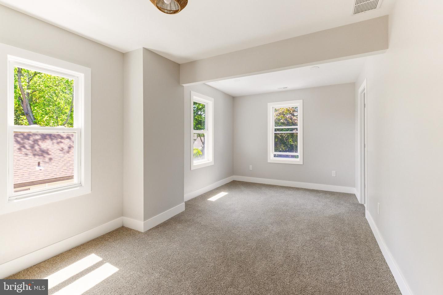 429 W Pine St Property Photo 6