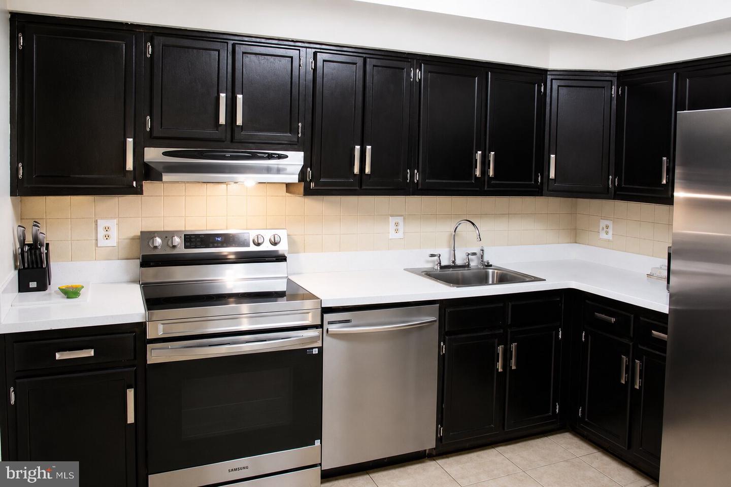 1602 Bromley Ests Property Photo 2
