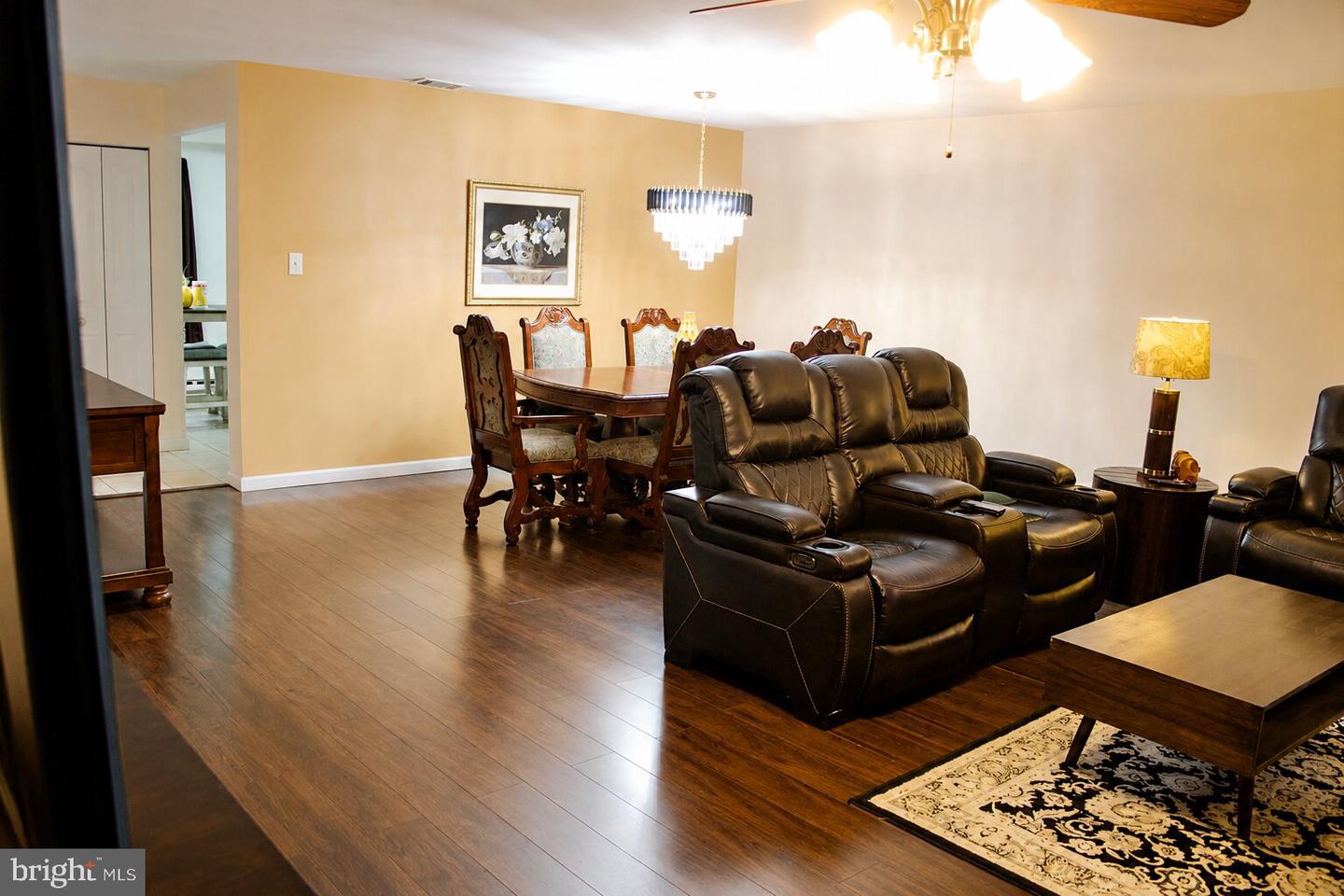 1602 Bromley Ests Property Photo 4