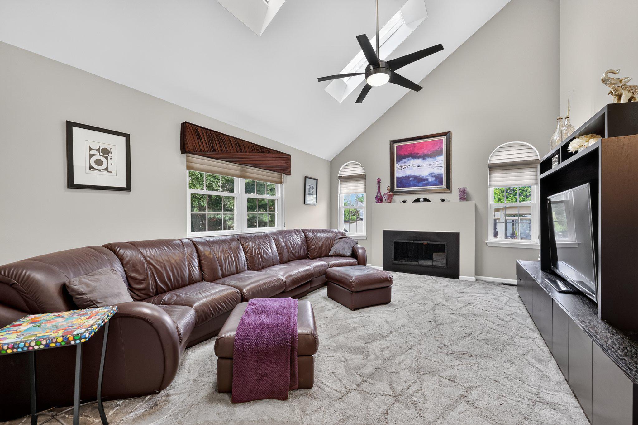 326 Newton Ct Property Photo 12