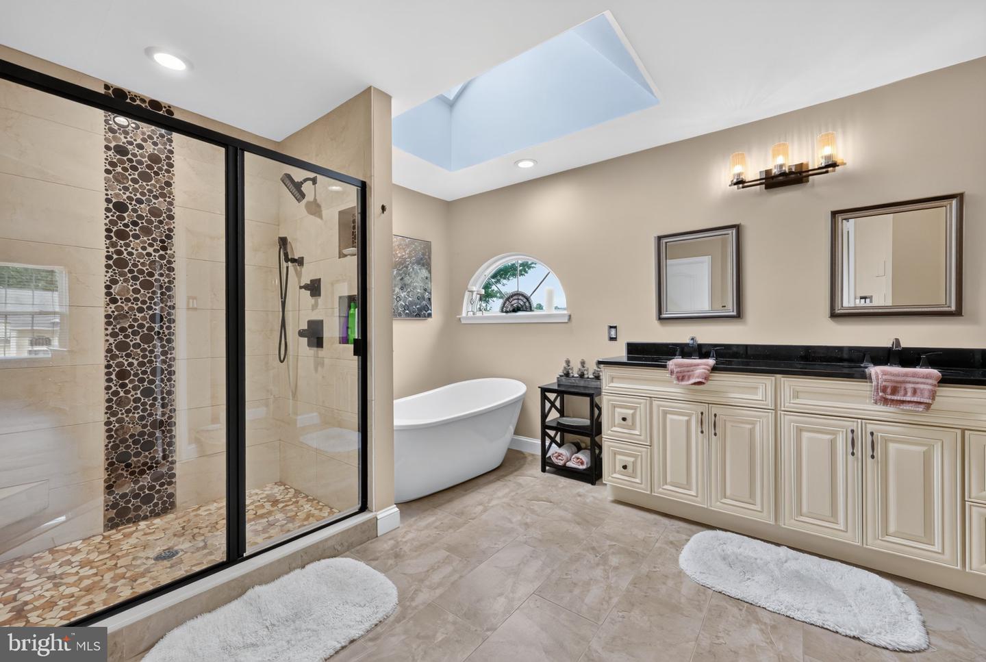326 Newton Ct Property Photo 18