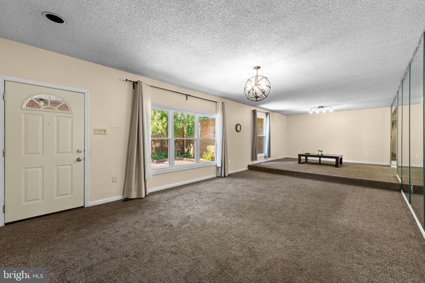 4 Steven Dr Property Photo 6