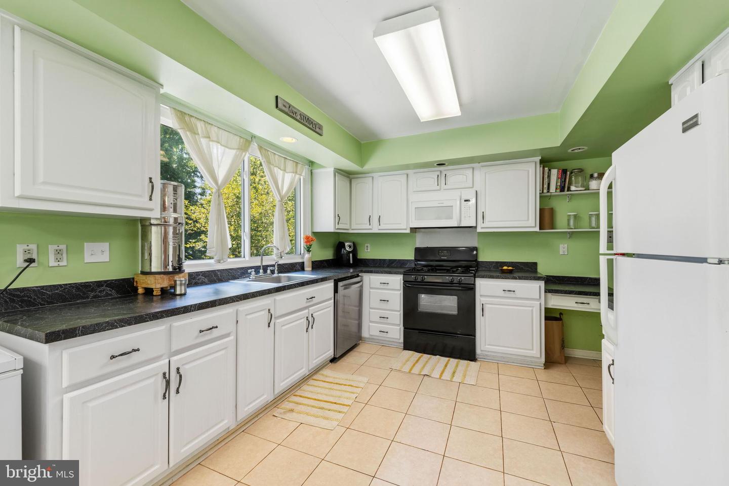 4 Steven Dr Property Photo 10
