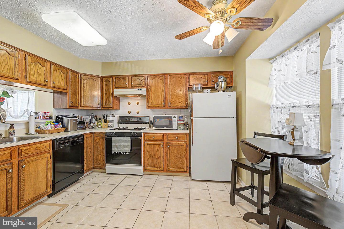 75 Pebble Ln Property Photo 4