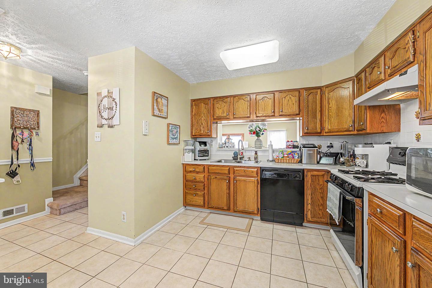 75 Pebble Ln Property Photo 5