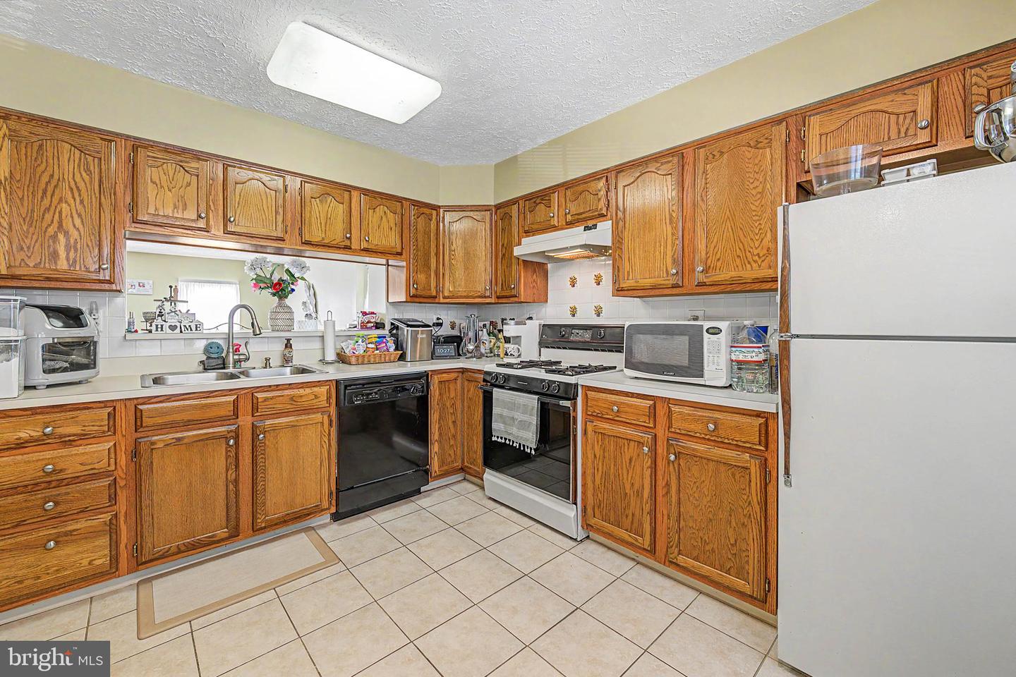75 Pebble Ln Property Photo 6