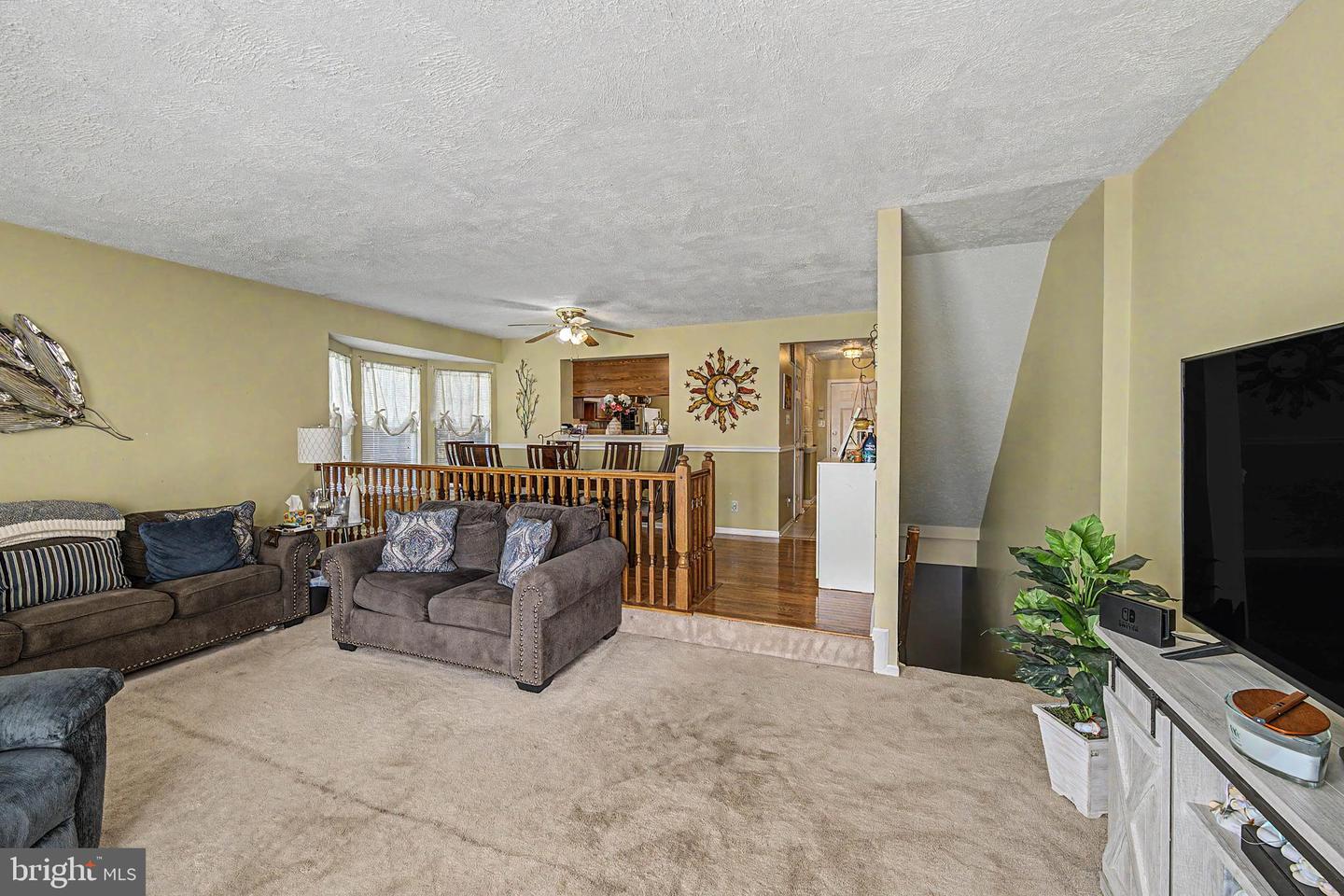 75 Pebble Ln Property Photo 12