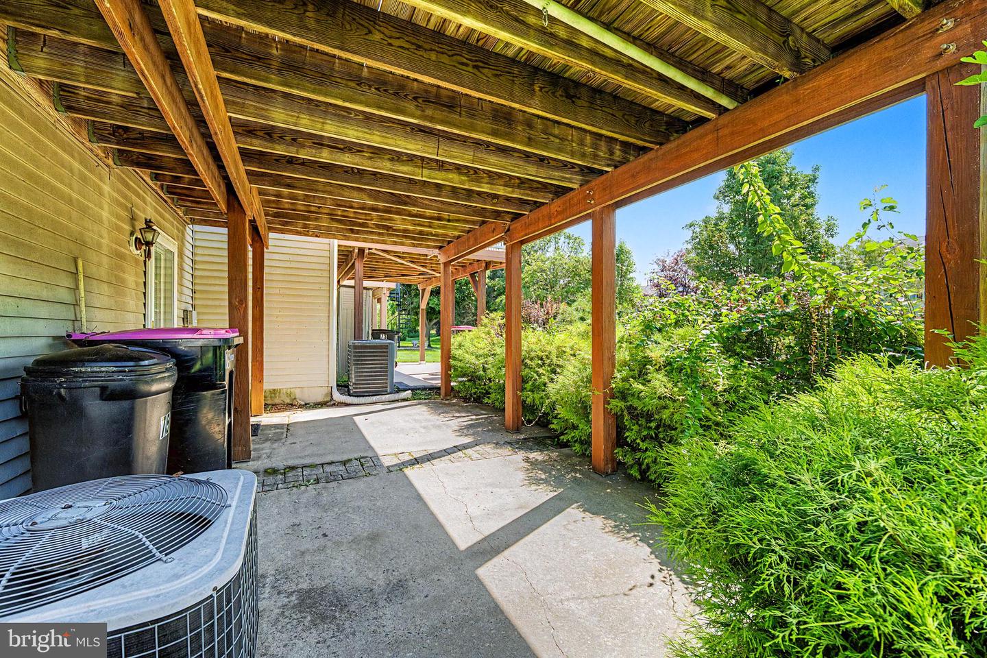 75 Pebble Ln Property Photo 32