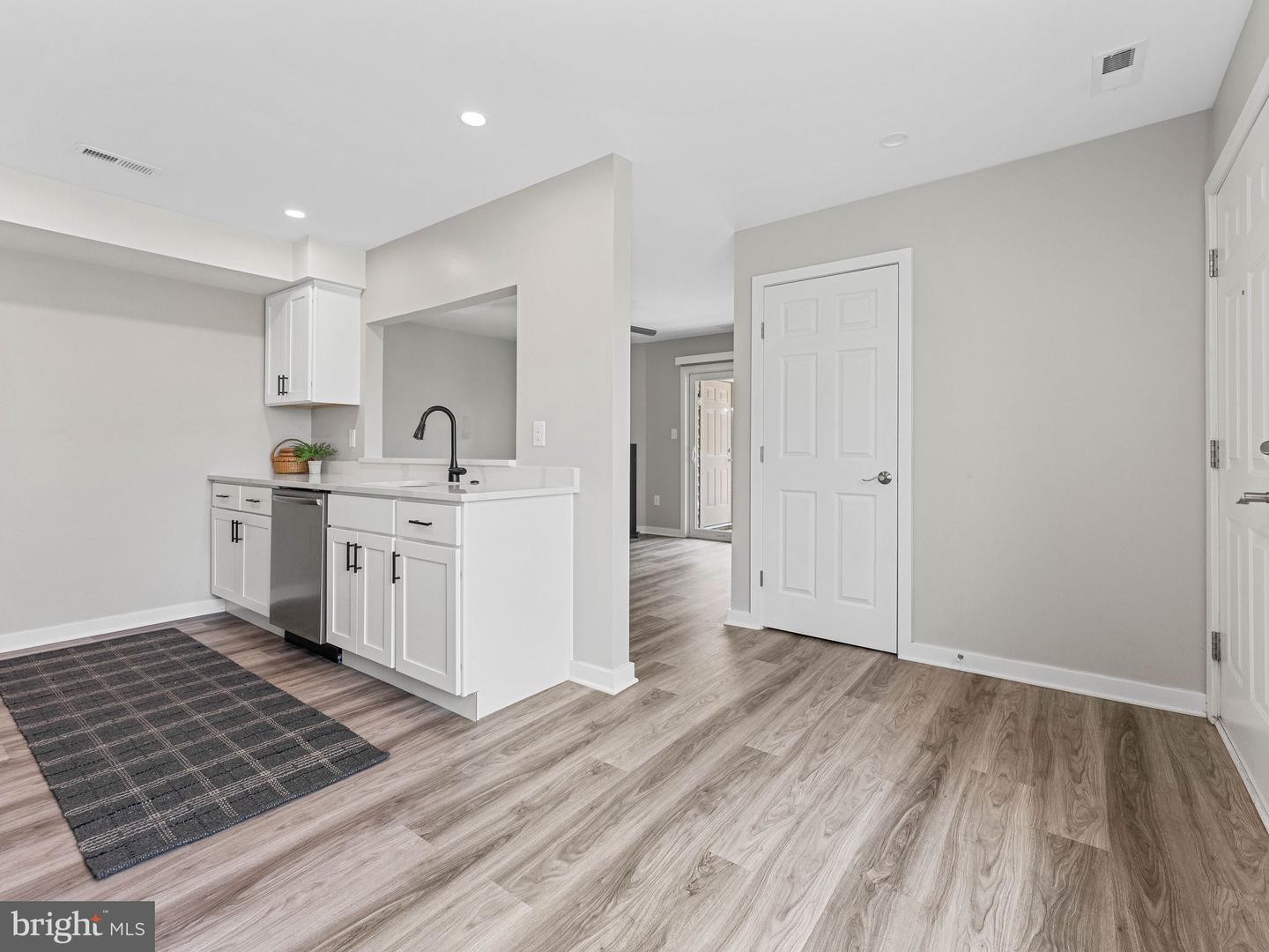 1203 Roberts Way Property Photo 3