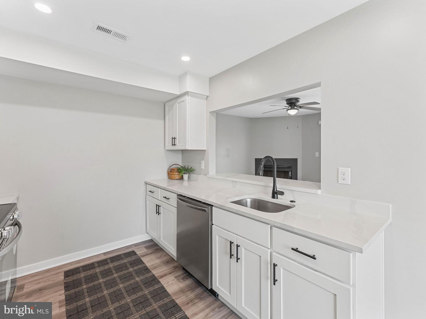 1203 Roberts Way Property Photo 6