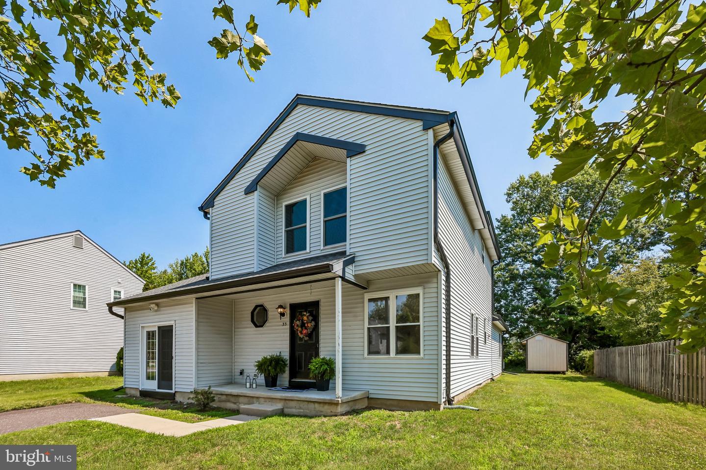 33 COUNTRY LN
