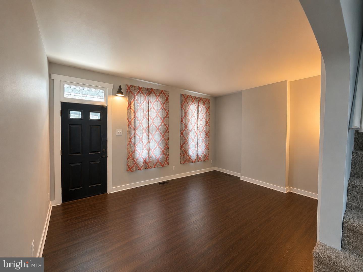 637 Powell St Property Photo 3