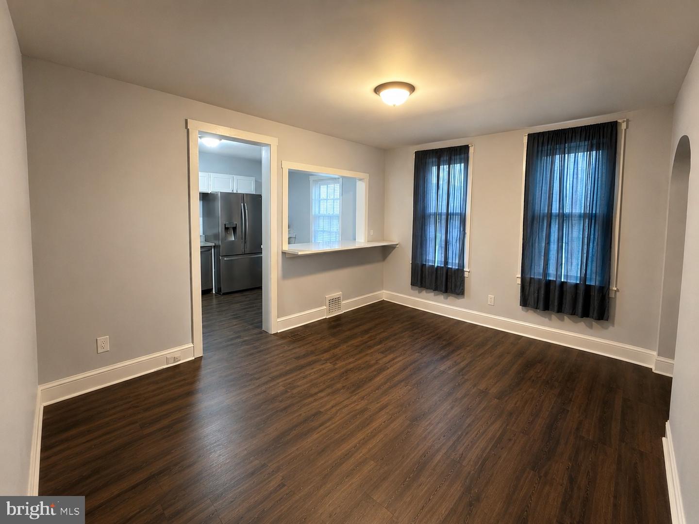 637 Powell St Property Photo 5
