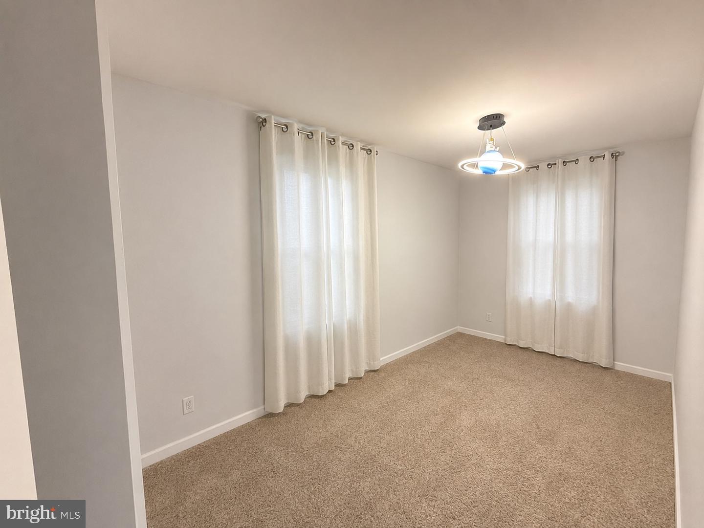 637 Powell St Property Photo 9