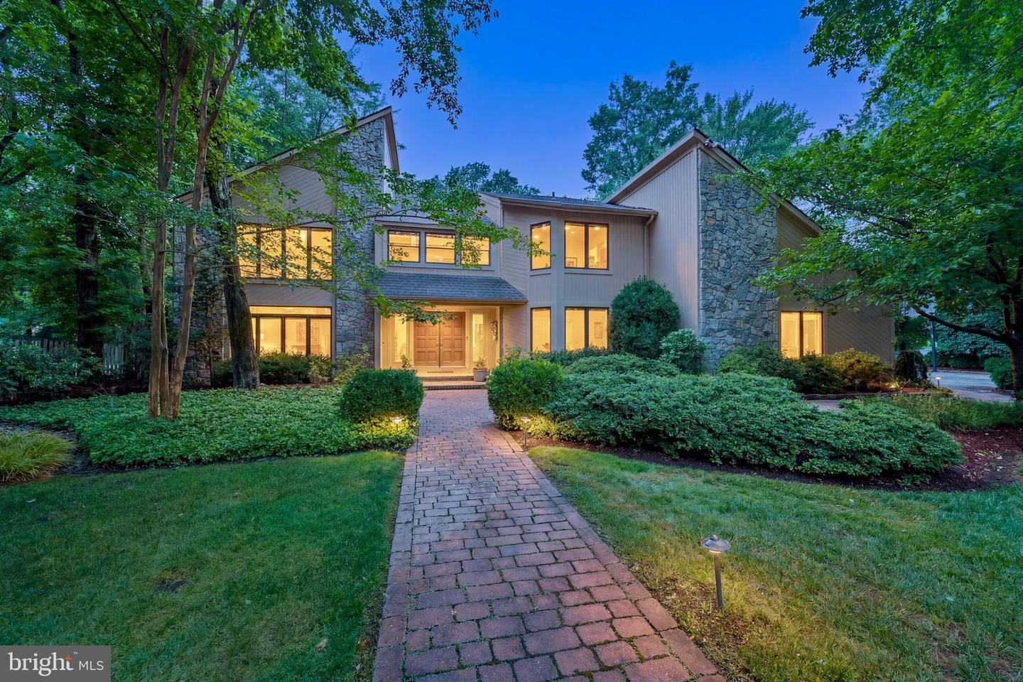 43 SOUTHWOOD DR