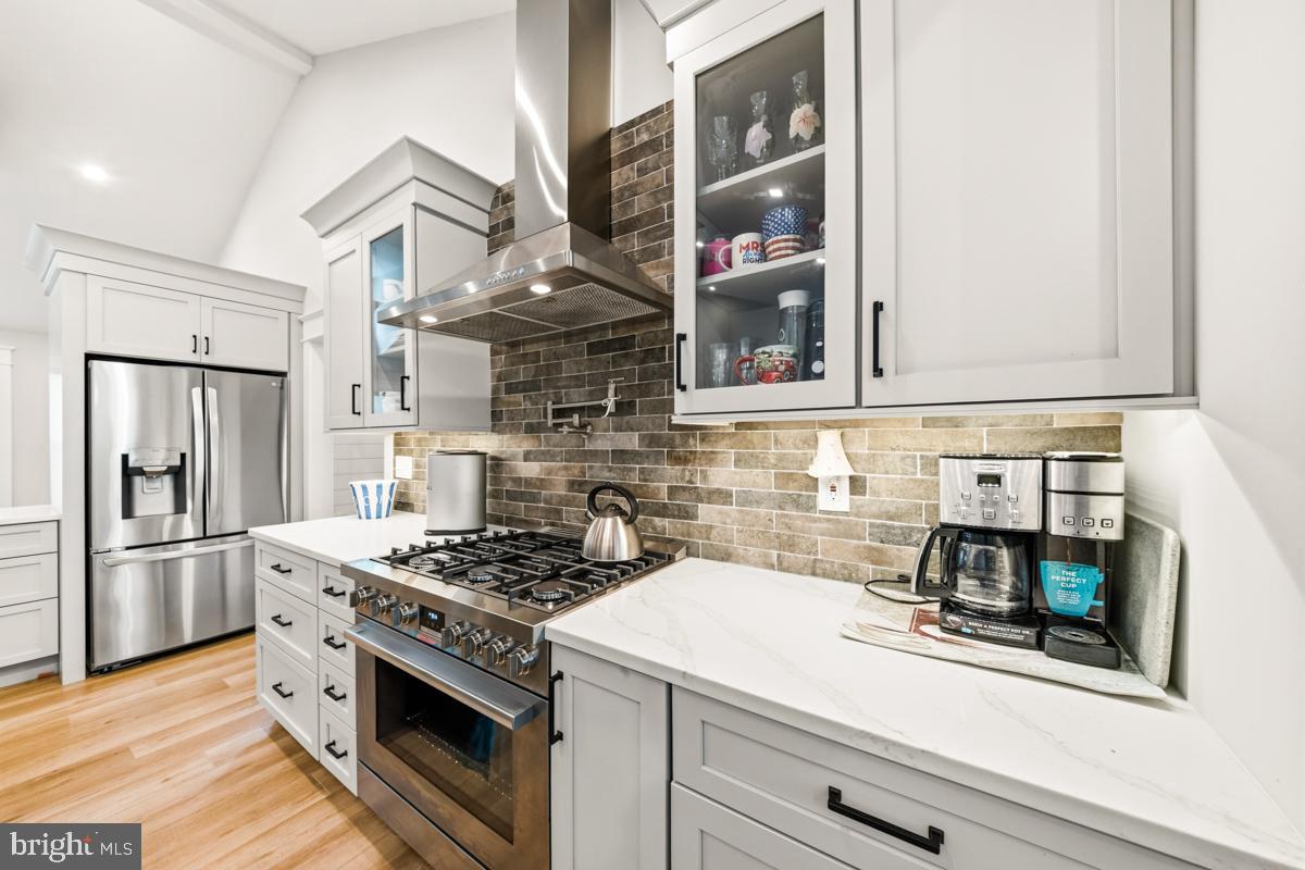 12 Lafayette Ave Property Photo 8