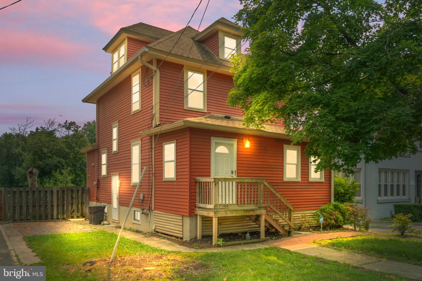 74 Volan St Property Photo 1