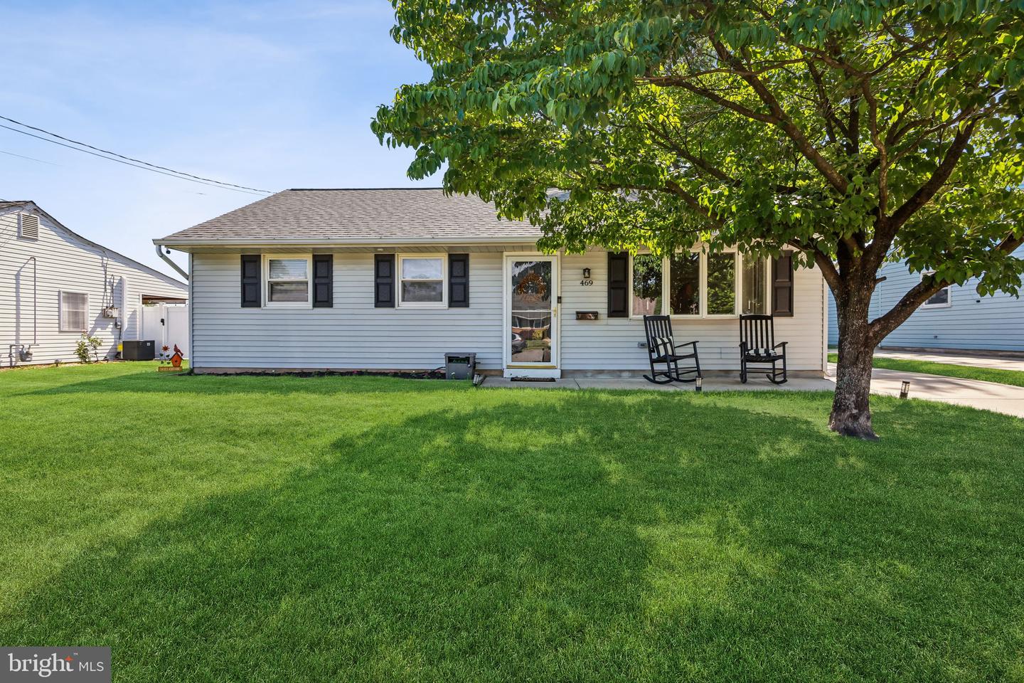 469 Windsor Dr Property Photo 1