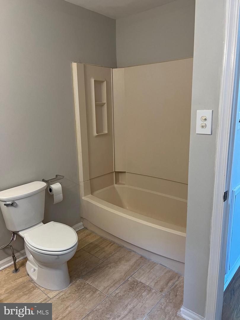 16 Maynard Dr #b Property Photo 10
