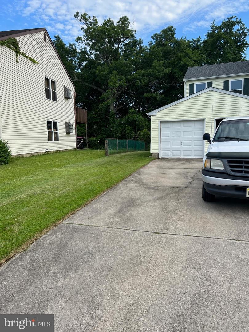 16 Maynard Dr #b Property Photo 15
