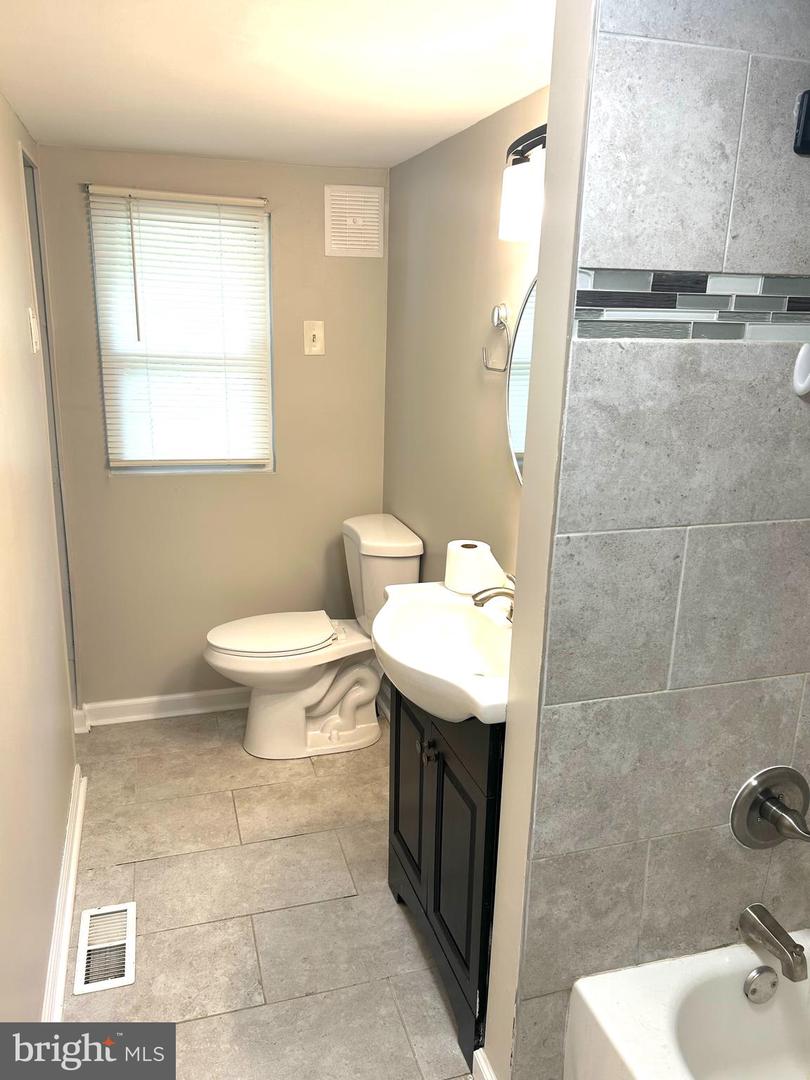 32 Clementon Ave Property Photo 5