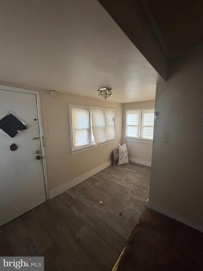 208 Park Ave Property Photo 5