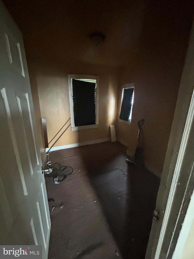 208 Park Ave Property Photo 8