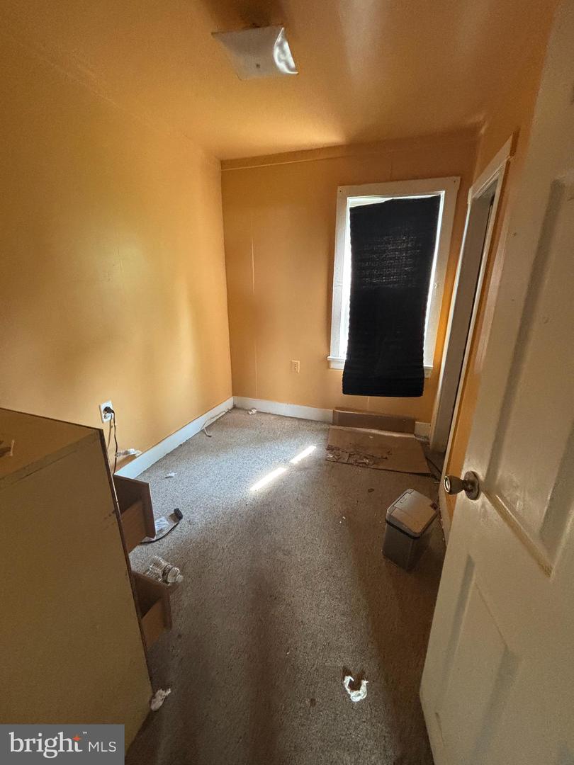 208 Park Ave Property Photo 9