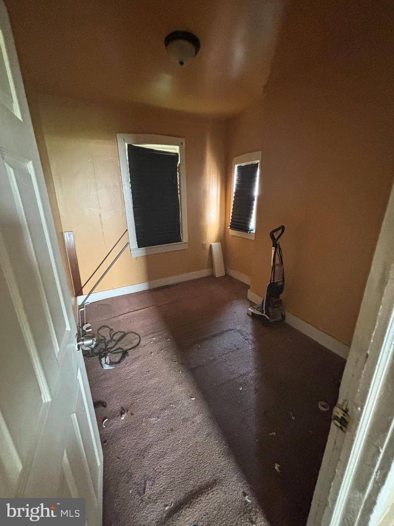 208 Park Ave Property Photo 10