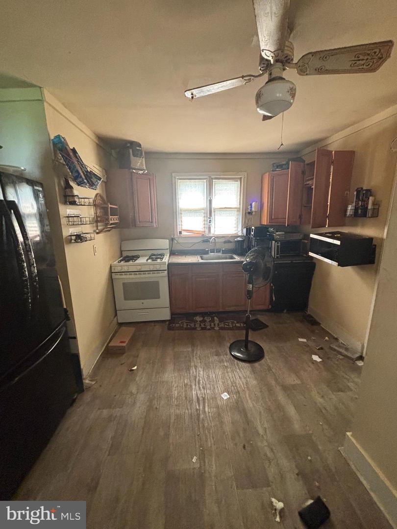 208 Park Ave Property Photo 14