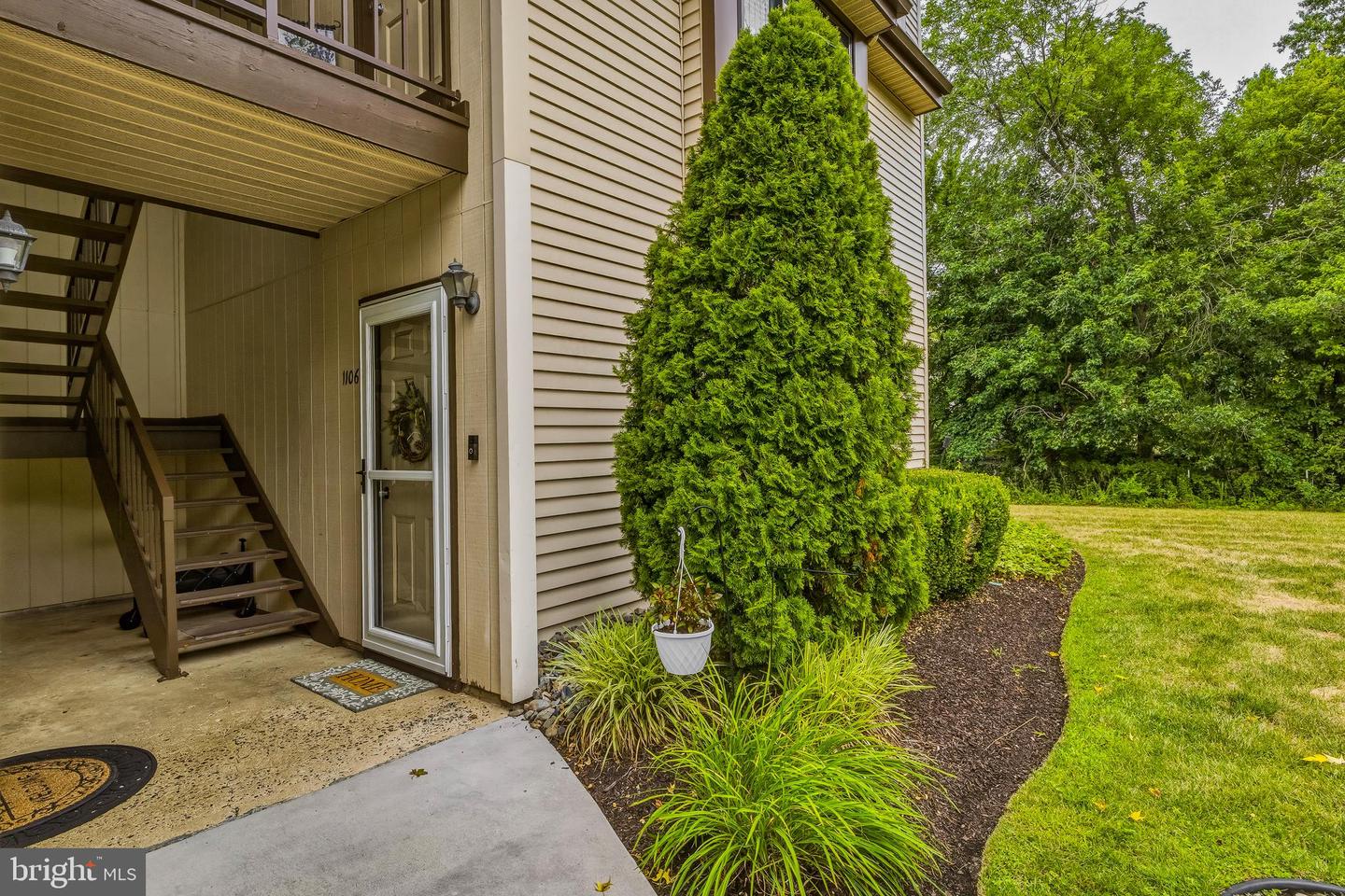 1106 BRITTON PL