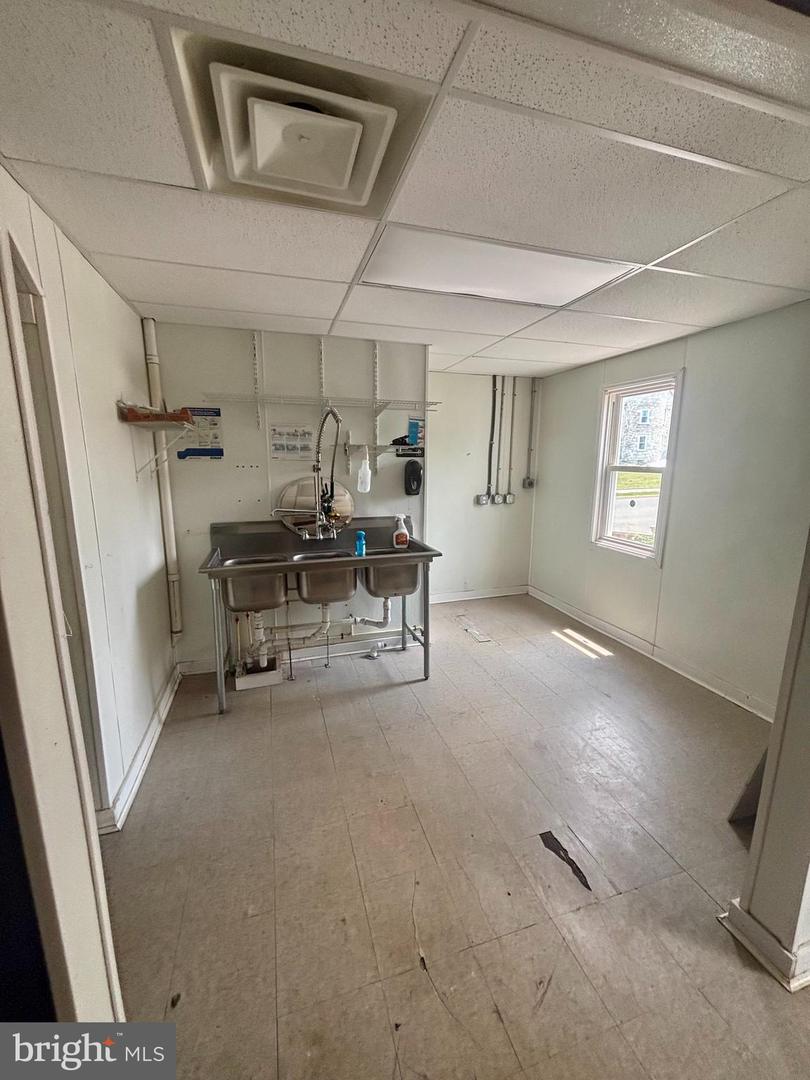 801 W Atlantic Ave #a Property Photo 6