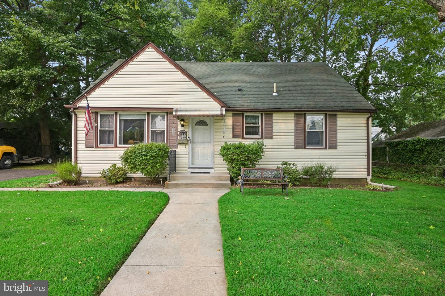902 Spruce Ave Property Photo 1