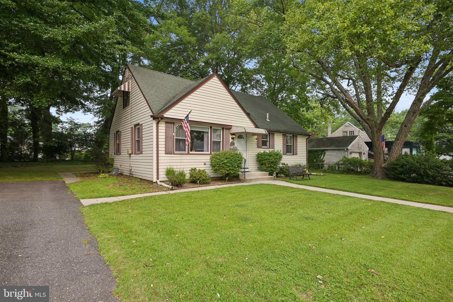 902 Spruce Ave Property Photo 2