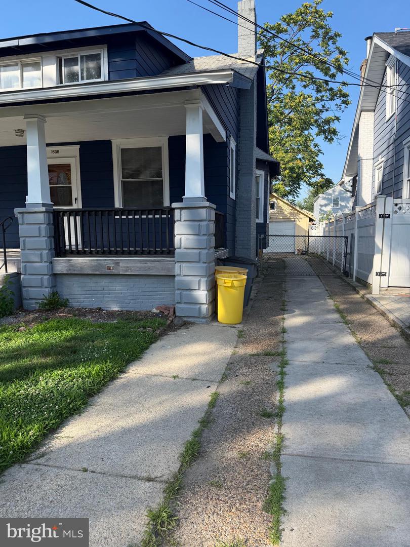 1606 49th St Property Photo 2