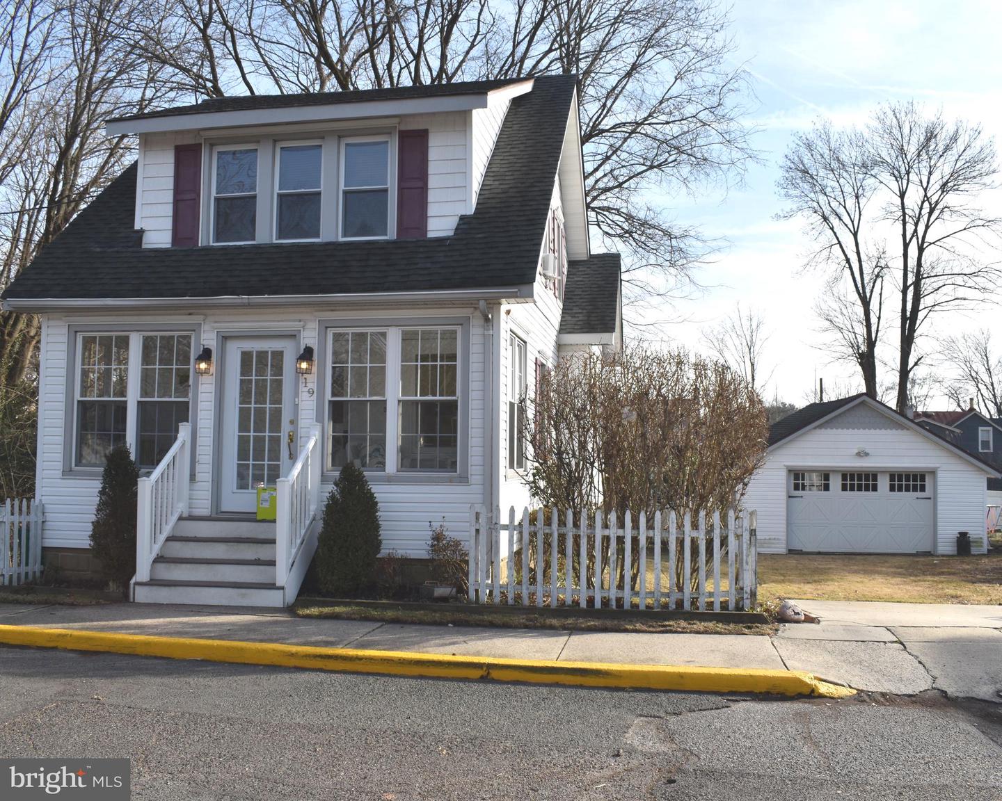 19 Snowden Ave Property Photo 3